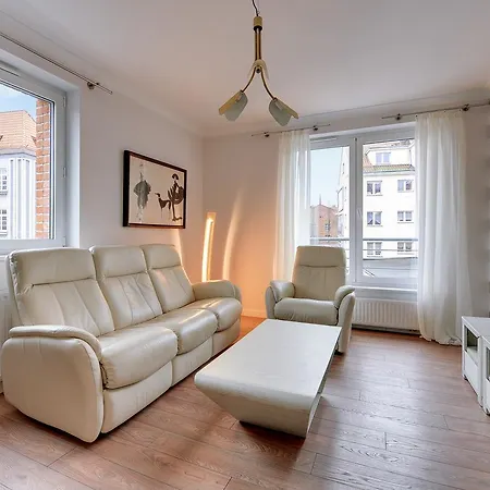 Apart-hotel Tartaczna 3*